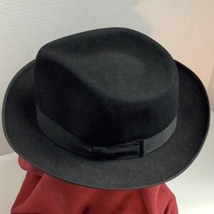BERG Classic Black Fedora Hat, sz 7, premier fur felt with KASMIR finish.